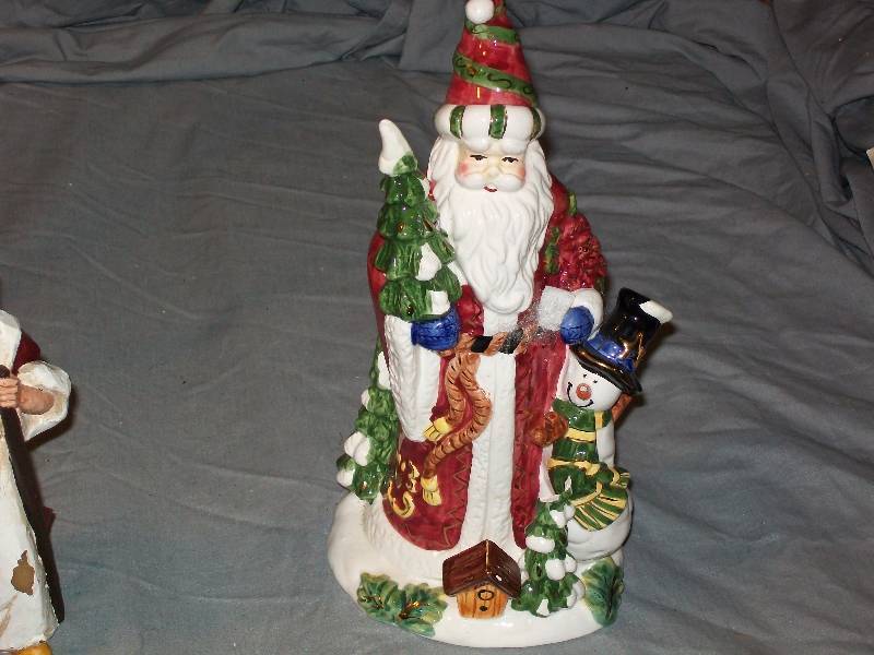 lot 53 image: 5-Decorations Vintage 1999 Briercroft Santa (#396) 11 Metal Light Post 2-7 Santa & White Tree.