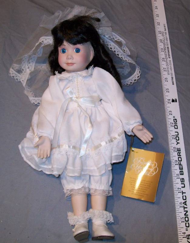 lot 61 image: 14 Franklin Heirloom Mary First Holy Communion Doll with Finely Detailed Bisque Porcelain Head & Clothing