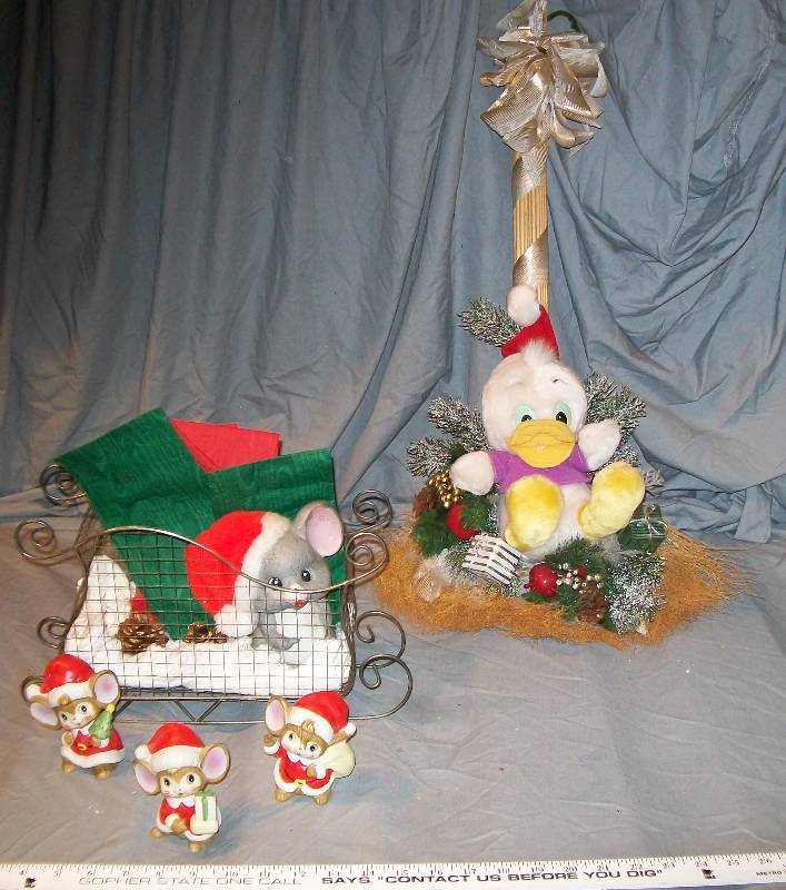 lot 71 image: 6- Piece lot of Christmas Mice & Wall Art Duck.