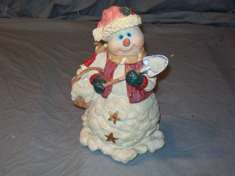 lot 77 image: See Video. 9 Vintage Musical Snowman with Shovel plays Frosty the Snowman.