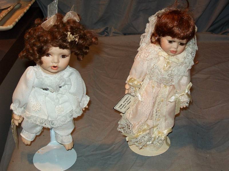 lot 81 image: 9 Pair of Fritzs Basket Babies by Artist Gustave Fritz Wolff on Stands with Tags
