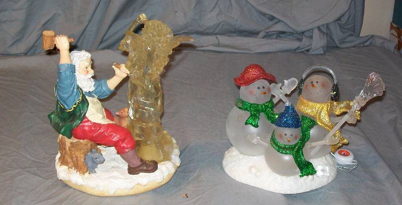 lot 90 image: 2-Piece Christmas Decoration Father ChristmasSanta Claus Carving & trio of Acrylic light up Snowman.