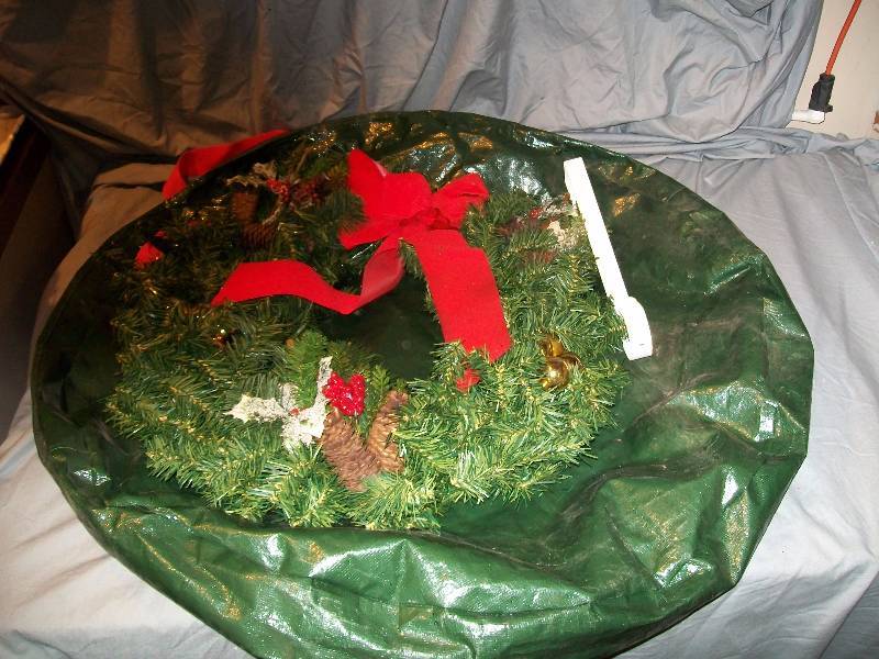 lot 106 image: 20 Wreath, Metal Wreath Hanger & 30 Zippered Wreath Bag