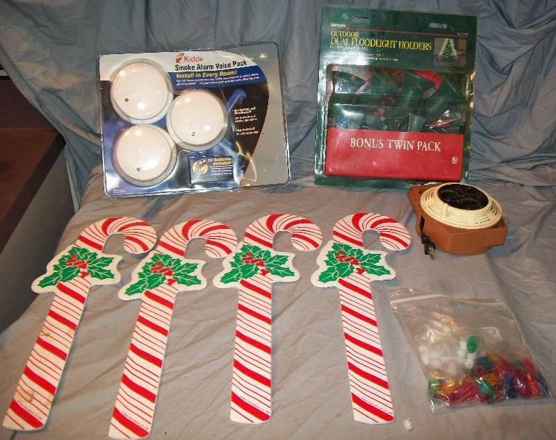 lot 112 image: 3- Smoke AlarmOutdoor Dual Floodlight HoldersWind Up Extension CordCorrugated Candy Canes