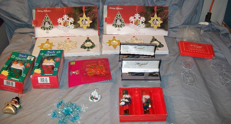 lot 113 image: 2- Pooh Peek-A-Boo Pop-Up Motion OrnamentHanging Photo Frame SetRoyal PenHanging Ornaments.
