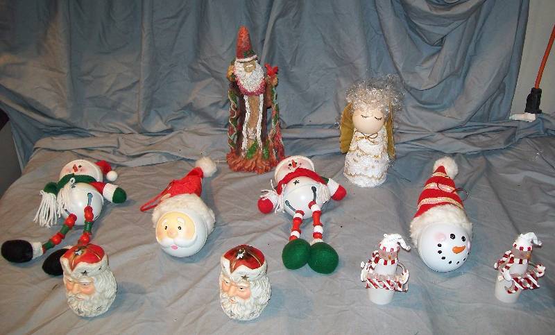 lot 115 image: 10 Assorted Christmas Holiday Decorations Ornaments. See Pictures.