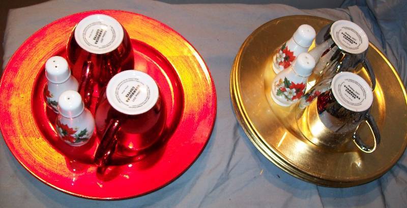 lot 119 image: Starbucks Coffee CupMugsPoinsettia SaltPepper Shakers Plastic Plates
