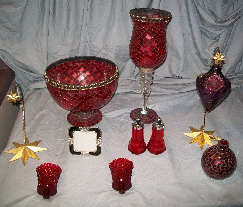 lot 122 image: Assorted Red Mosaic BowlCandle HolderGlobe Ornaments HolderPicture FrameVotive Holder