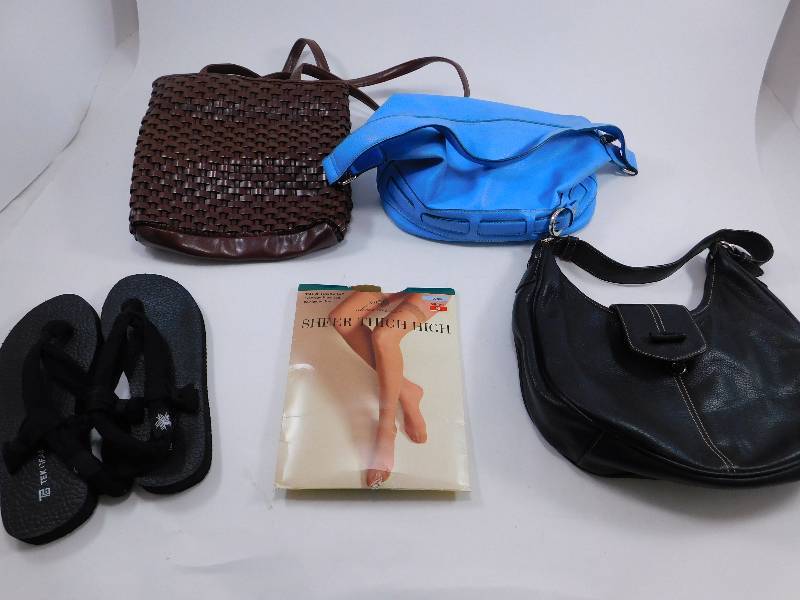 lot 25 image: Lot of Womens Purses and Other Various Items