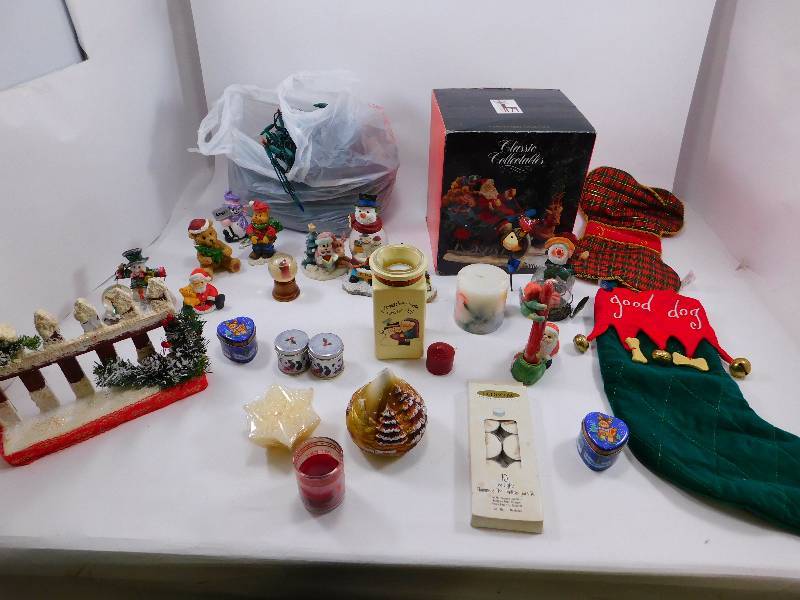 lot 33 image: Lot of Christmas Decorations & Christmas Lights