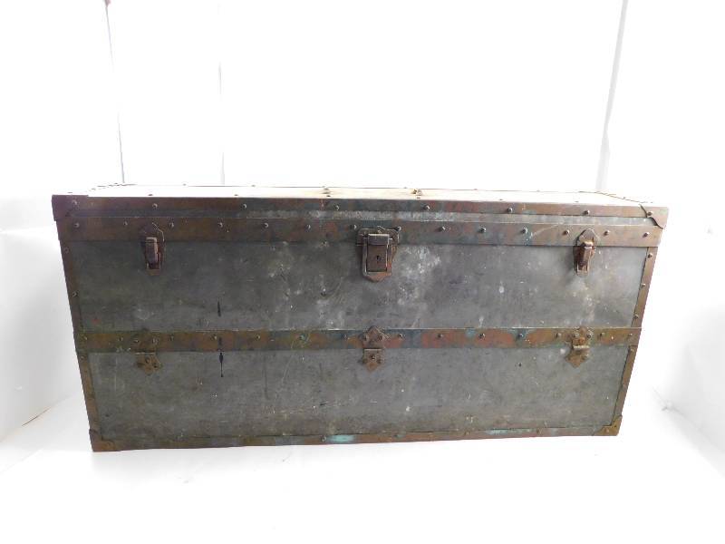lot 49 image: Vintage Wood & Metal TrunkBox
