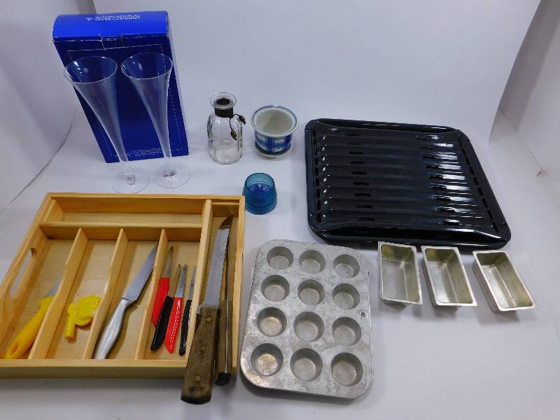 lot 17 image: Lot of Various Kitchen Essentials