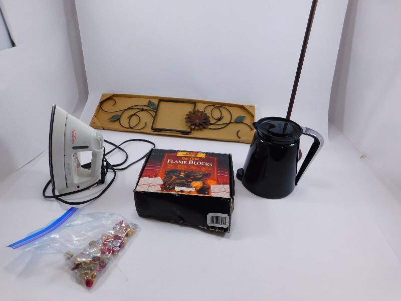 lot 23 image: Lot of various household items