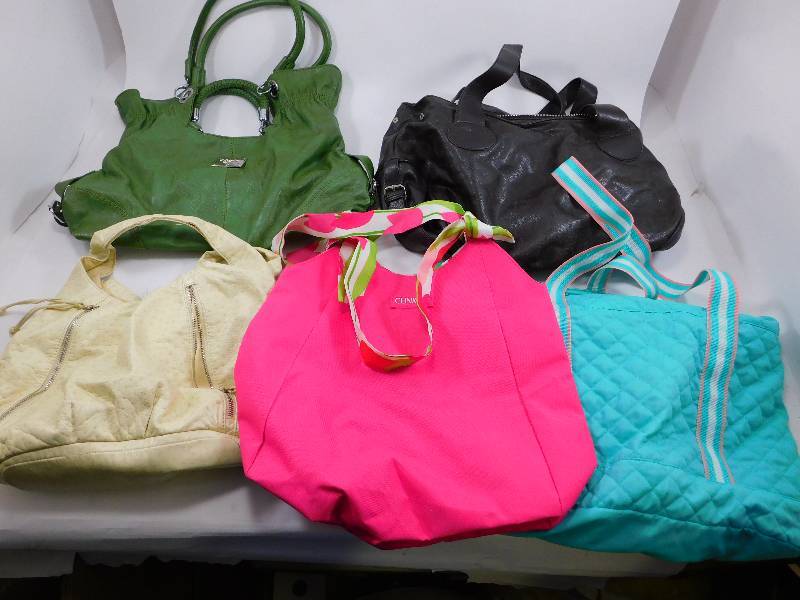 lot 24 image: Lot of Womens Purses