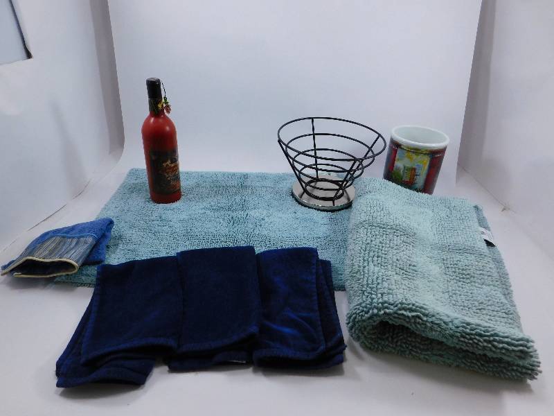 lot 19 image: Lot of Various Bathroom Essentials