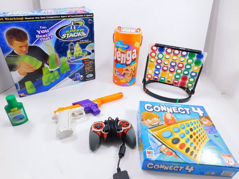 lot 22 image: Lot of Board Games