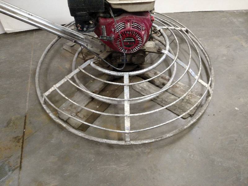 lot 3 image: Terex 4 Power Trowel, 9 hp Honda G...