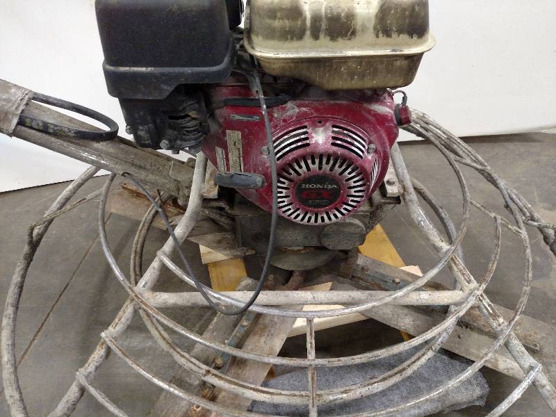 lot 8 image: Terex 4 Power Trowel, 9 hp Honda G...
