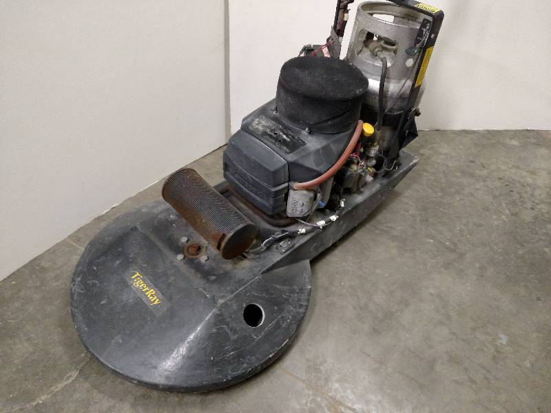 lot 13 image: TigerRay LP Gas Burnisher, Kawasaki...