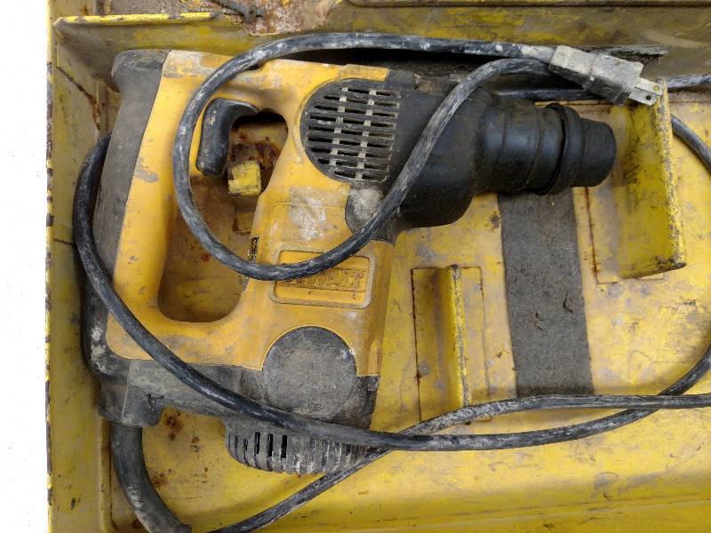 lot 32 image: Dewalt D25303 1 Rotary Hammer, Wor...
