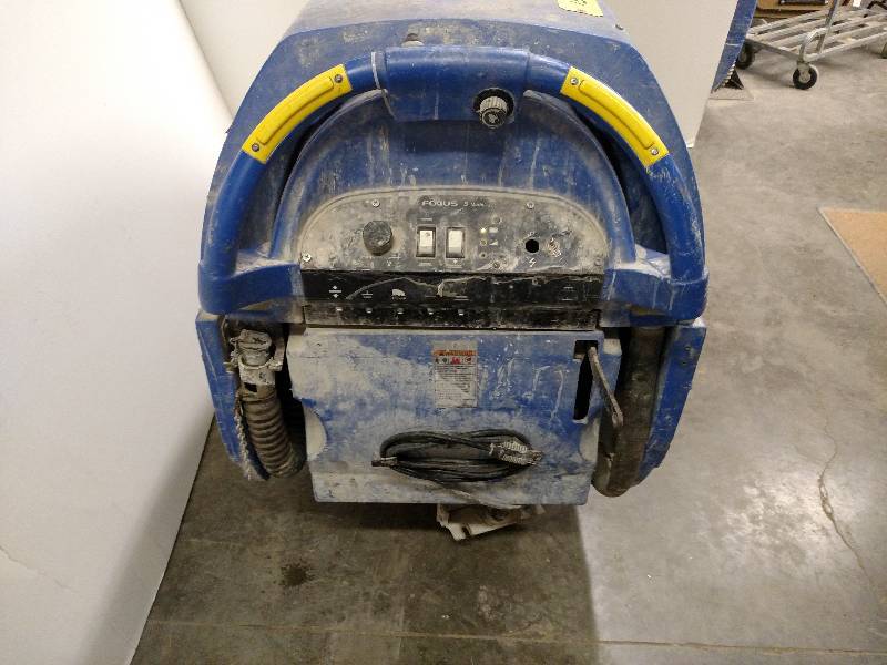 lot 15 image: Clarke Focus Automatic Scrubber, 33...