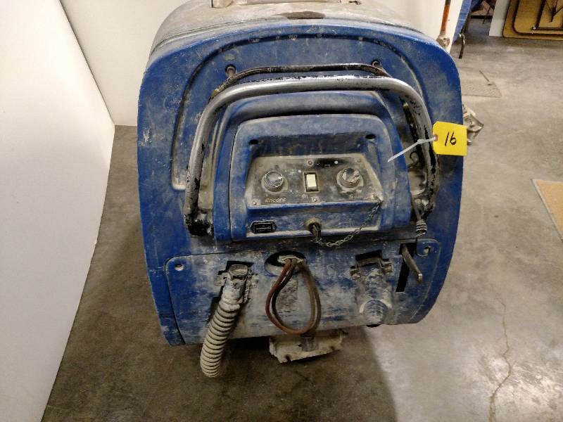 lot 16 image: Clarke Encore S33 Automatic Scrubbe...