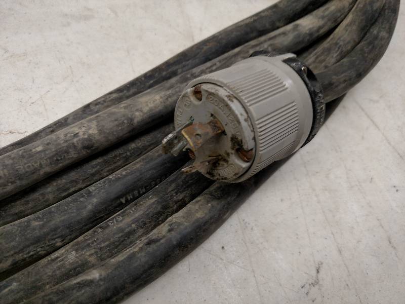 lot 22 image: Electrical Distribution Box, 220 vo...
