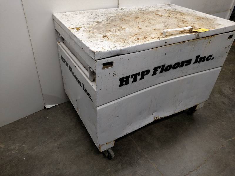 lot 62 image: Knaak Rolling Gang Box, 3x3x4...