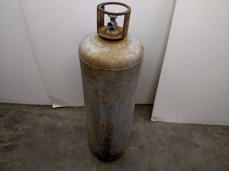 lot 65 image: 100 Gallon LP Gas Tank...