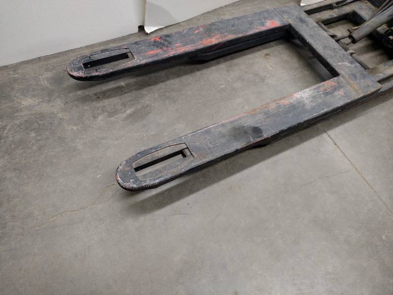 lot 67 image: Home Built Scissor Lift Cart, 12 Vo...