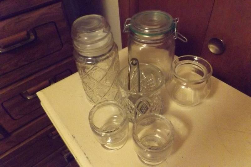 lot 158 image: Clear glass pieces including Anchor Hocking lock lid jar, cut glass trinket holders, more