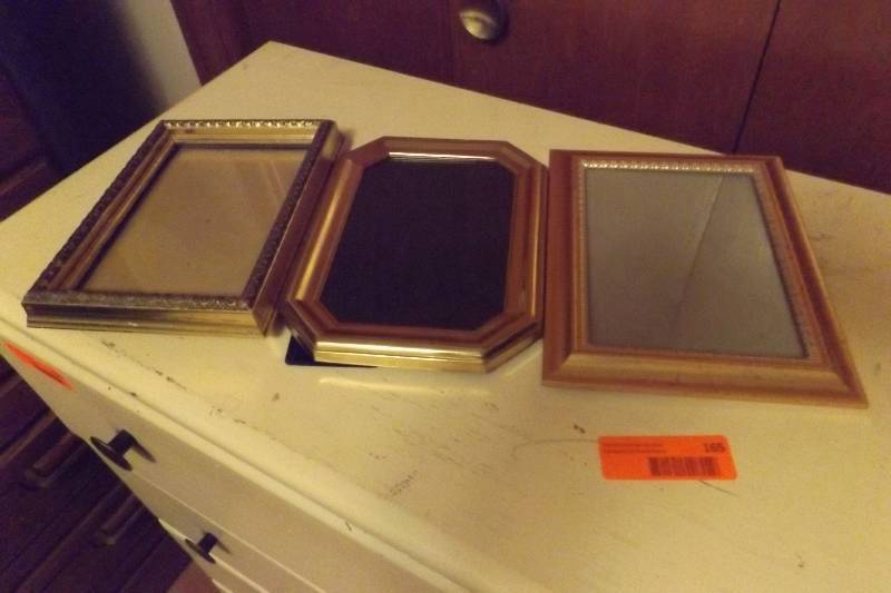 lot 165 image: Three empty 5x7 picture frames with glass