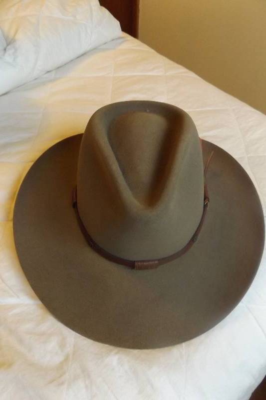 lot 183 image: Stetson hat, The Gun Club by Stetson, light tan, leather band, USA
