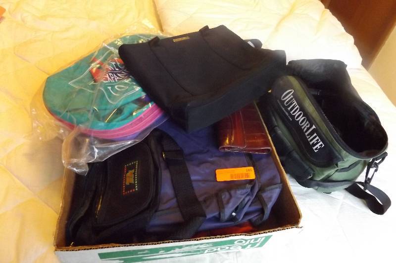 lot 185 image: Garmin, travel totes, wallets, purses