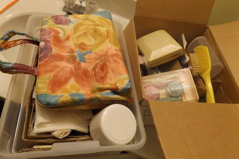 lot 207 image: Ladies self care, cosmetics, band aids, more