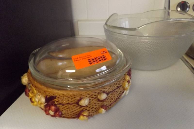 lot 210 image: Glass casserole with cover in dcor holder, clear glass bowl nicely shaped, round glass bowl with texture