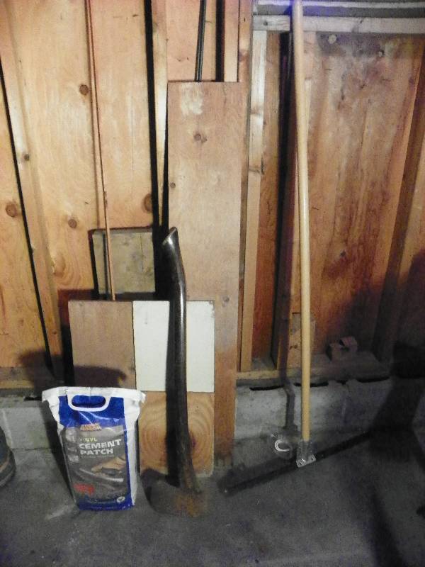 lot 86 image: Garage items