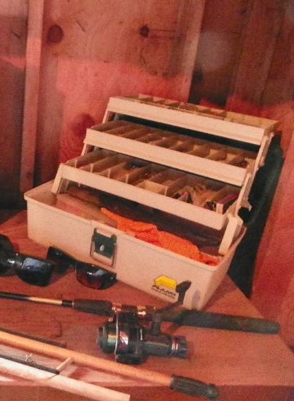 lot 102 image: Tackle Box wcontents