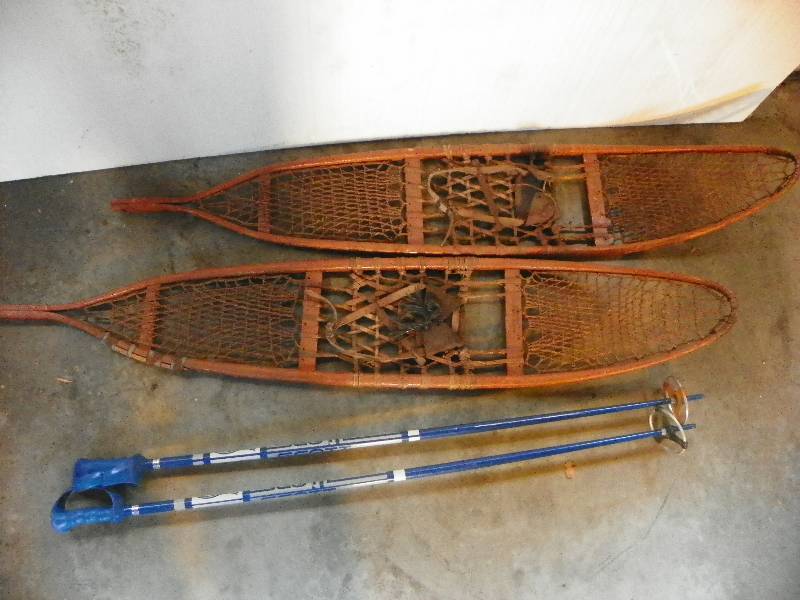 lot 105 image: Snowshoes and poles