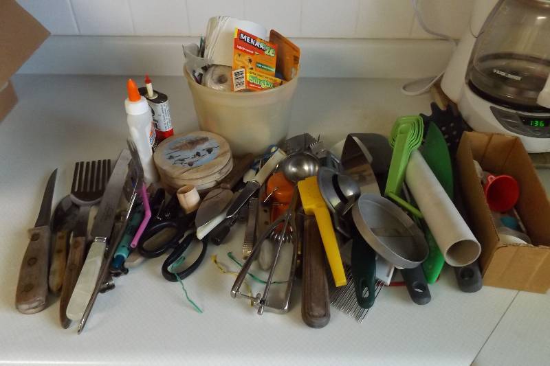 lot 222 image: Hamms churchkeys, kitchen utensils, more