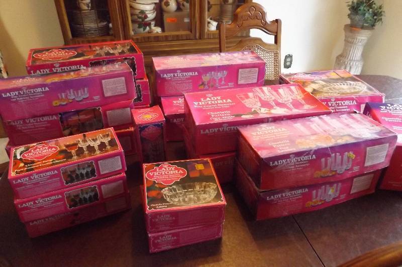 lot 252 image: Dozens of pieces of Lady Victoria crystal in boxes, wine, champagne, water, etc