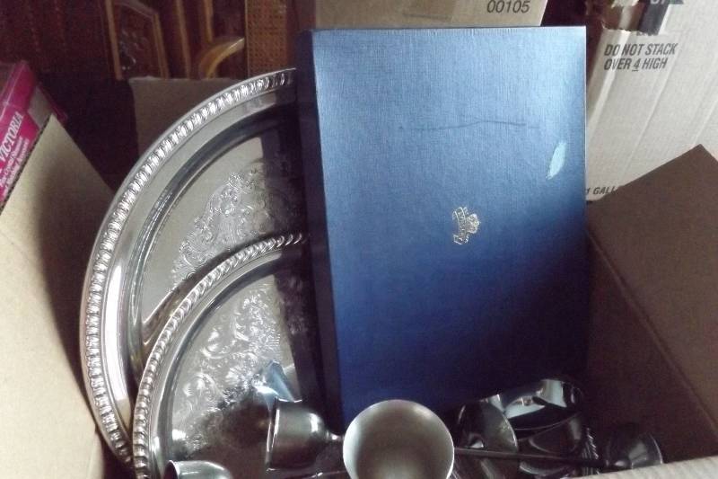 lot 240 image: Silverplate pieces, Pembroke cheese dish and knife