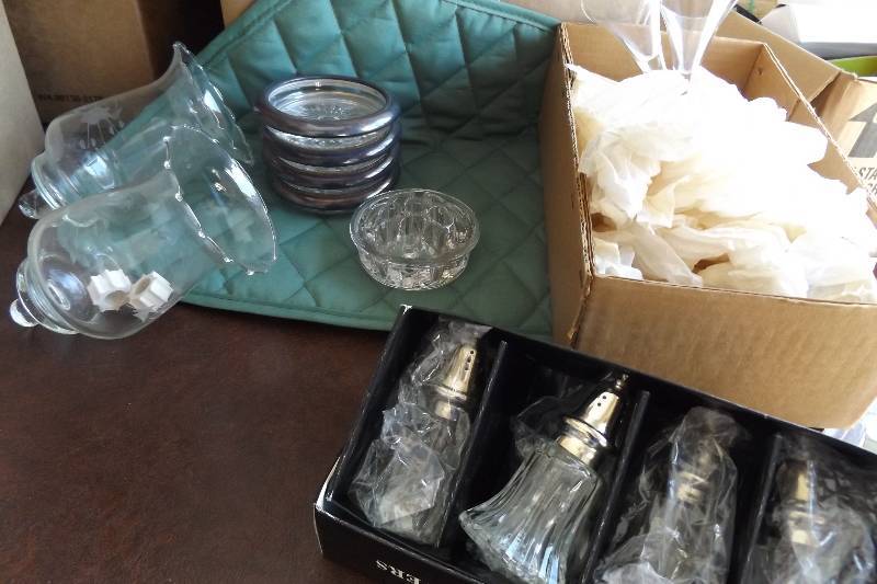 lot 286 image: Crystal and glass including glass frog, cordial glasses, coasters, more