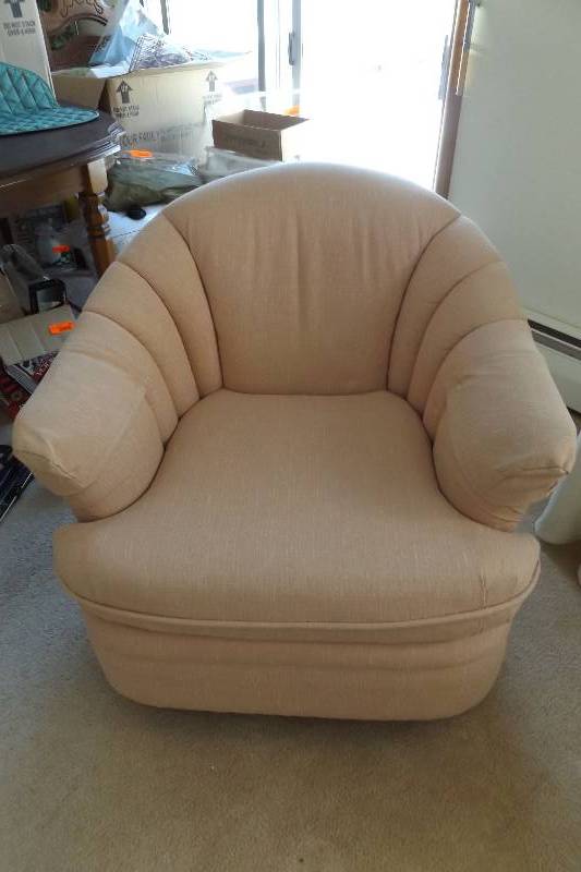 lot 288 image: Charles Custom Furniture pinkpeach living room chair