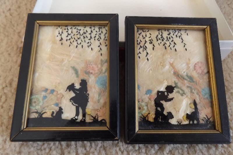 lot 448 image: Miscellaneous lot, small silouettes, curlers, Avon back brush, more