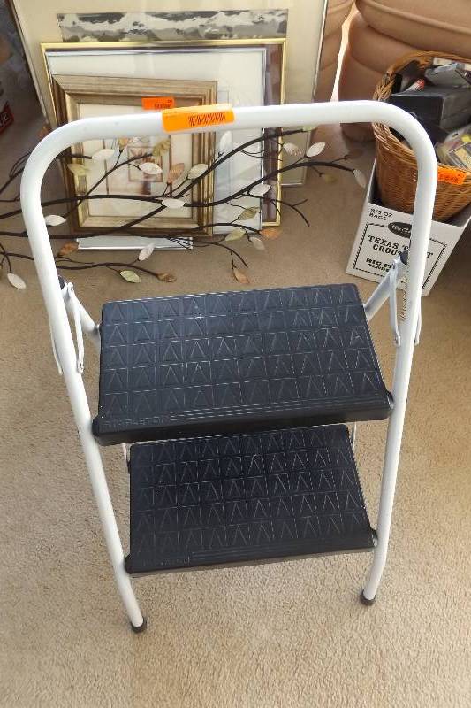 lot 290 image: Two step folding step stool