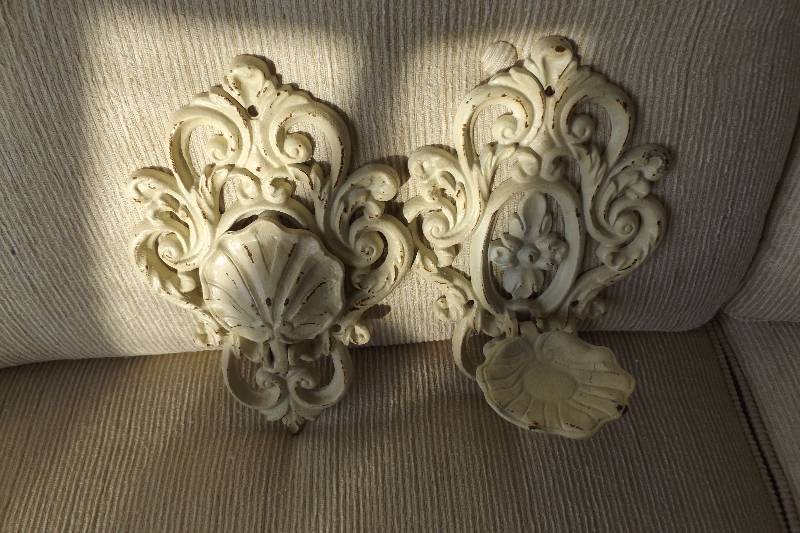 lot 198 image: Gold Trimmed Mirror And Wall Decoration Ensemble