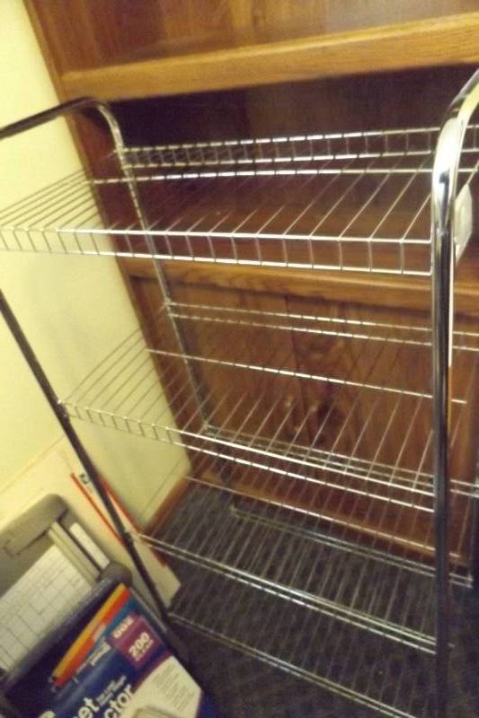 lot 462 image: Silver metal wire shelf