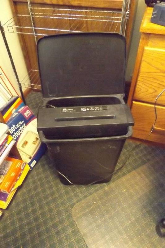 lot 463 image: Fellowes shredder with lidded garbage can