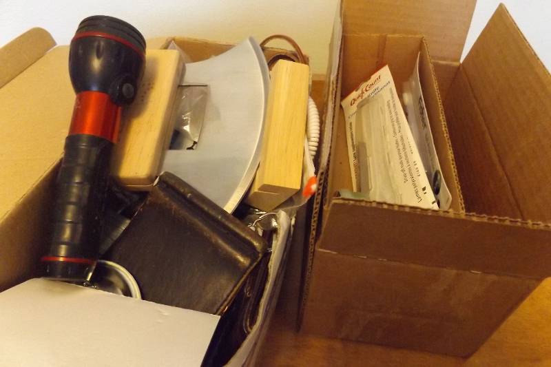 lot 472 image: Miscellaneous lot, screwdriver set, knife set, lorus watch, 50th anniversary mirror, medallion, more